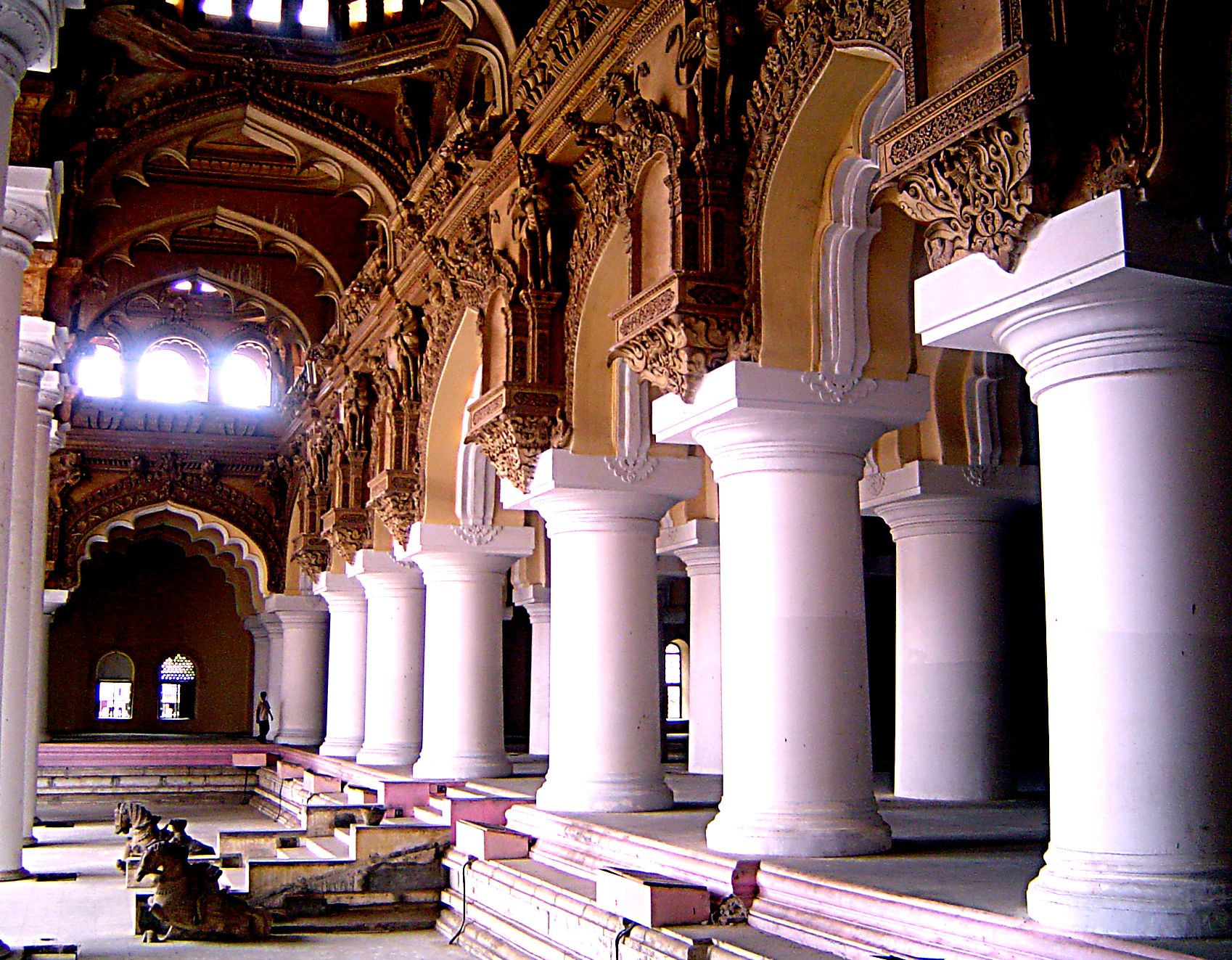 Thirumalai Nayakar palace gallery image 1